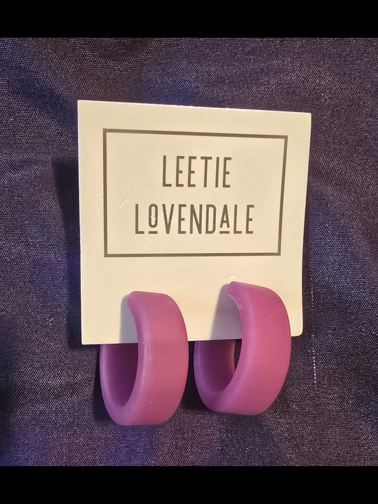 Leetie Lovendale | Jewelry | Leetie Lovendale Fuchsia Vintage Lucite ...